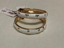 Load image into Gallery viewer, Tennessee Vols Sculpted Enamel Logo Hinge Bangle
